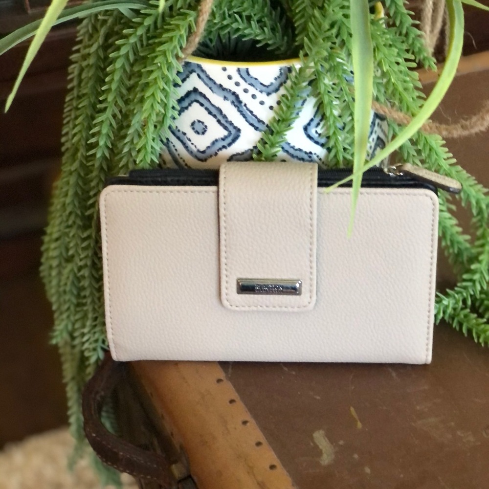 Kenneth Cole Ladies Wallet; neutral sand color perfect for summer!